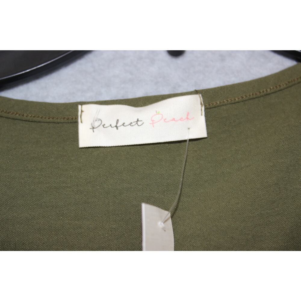 Perfect Peach Notch Neck Sleeveless Woven Top Army Green NWT Womens Size Large - Picture 2 of 6